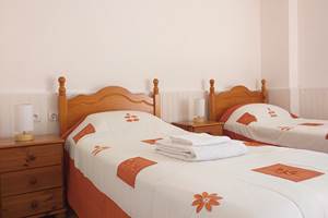 Chambre avec deux lits