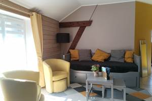 GITE EN ETAGE COIN SALON