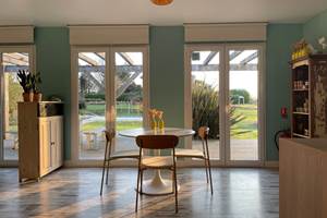 Salle-repas-La-Petite-Couronne-hotel