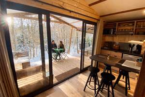 Séjour avec vue sur la forêt