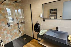 Salle de bain Gay Troy proche de Bayonne, Biarritz et des plages de Ondres et Capbreton.