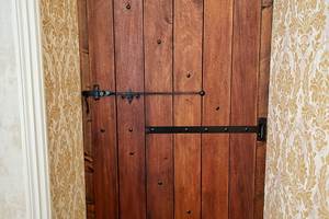 La Maison Voyage 41 - deco porte médieval accès SDB dans la tour - Chambre Chateau