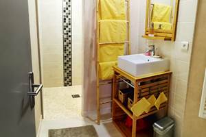 Les bois de Saint-Auvent, salle de douche