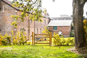 Gi^te Maud Neuprez. EXTERIEUR BOOKING HD-3