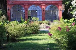 L'orangerie dans le parc des chambres d'hôtes la Rougeanne dans l'Aude