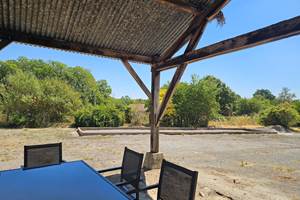 Le Quai d'Neuf — Gîte de groupe en Creuse (15 personnes) - vue terrain de pétanque