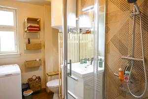 •	salle de bain avec douche à l’italienne