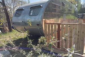 camping-la-perle-creuse-caravaneUS-Hollywood-arrière
