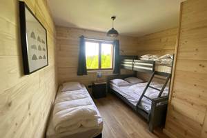 Chambre familiale avec un lit double et deux lits simple