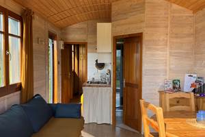 Les terres de la chouette, intérieur roulotte du verger