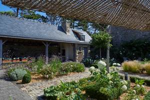 Jardin clos des galets blancs (Copier)