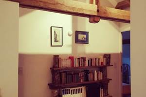 mezzanine avec bibliothèque
