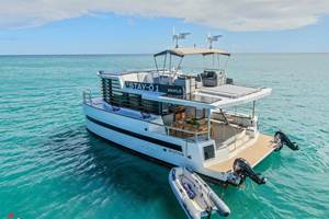 vue-generale-stay-o-lodge-bateau-vacances-trois-ilets-martinique-anse-mitan