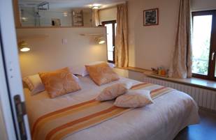 chambre Guimbelot au Ranch des Lacs lit de 1,80m x 2,00m vue sur la nature