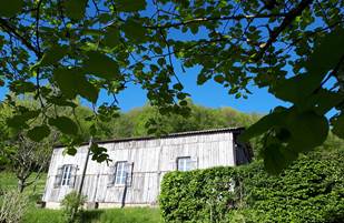 Façade de Casastelle face à la vallée de Turenne
