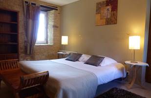 Chambre ocre
