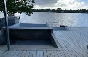 Vue sur la lagune, la piscine