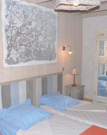 chambre avec 2 lits de 90 cm