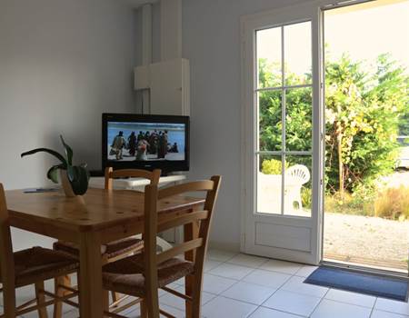 Salon dans une suite de l'Hôtel Résidence les Alizés à Oléron