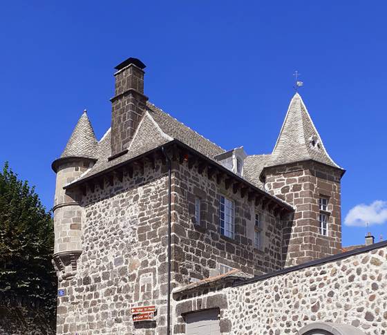 Maison du Chevalier des Huttes • Chambres et table gourmande