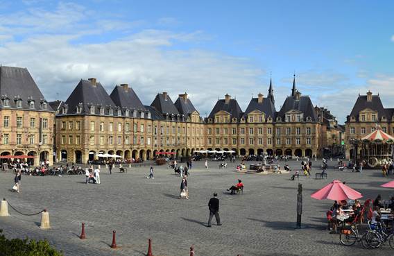 Panoramique de la Place Ducale