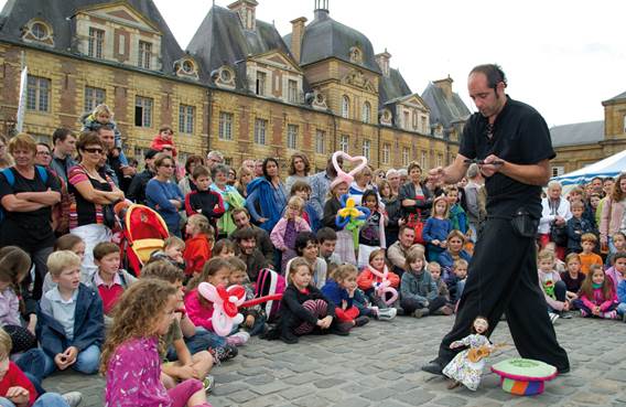Festival des marionnettes sur la Place Ducale