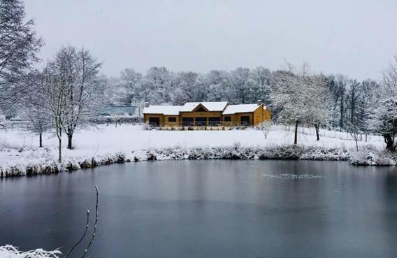 Gîte des Etangs de Bairon, chalet de charme dans un parc arboré avec ses 3 étangs - Louvergny - Ardennes