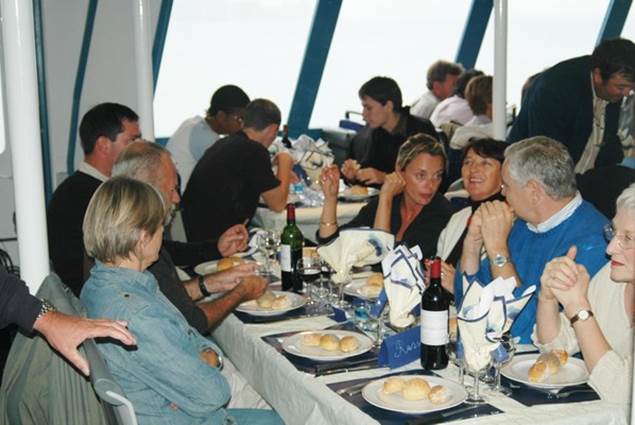 Proposez un dîner original à vos collaborateurs le temps d'une croisière avec Izenah Croisières