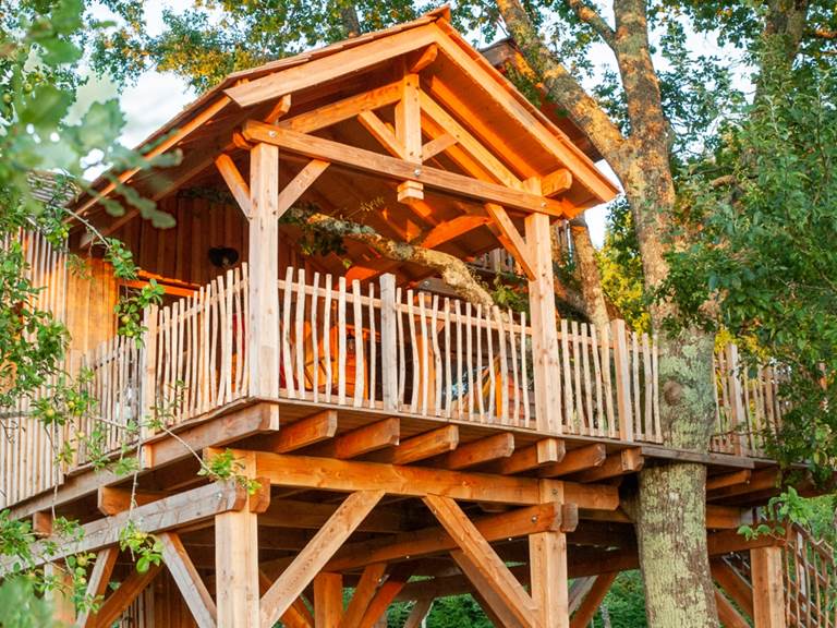 Grande Cabane terrasse INYAQAB Cause de Clérans Dordogne