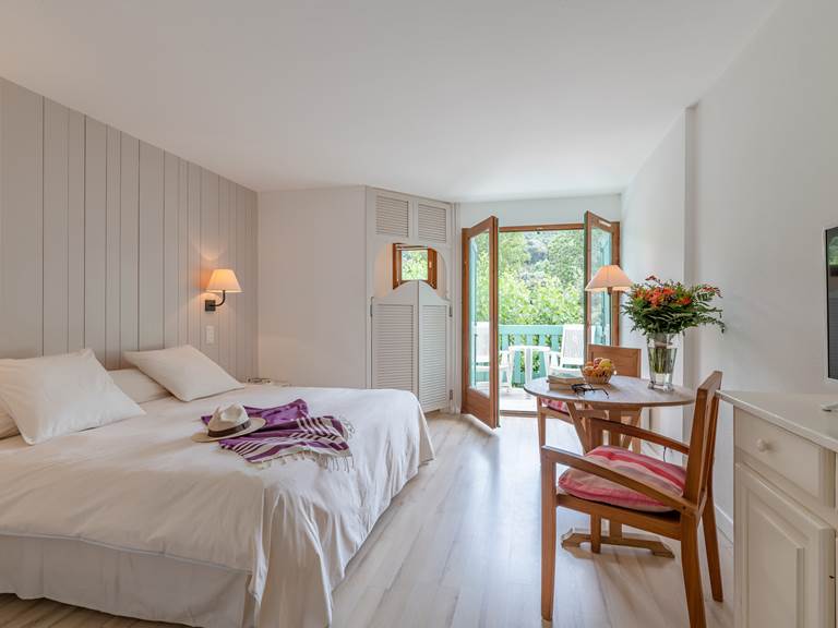 1807-06_03_la_pinede_chambre_bd