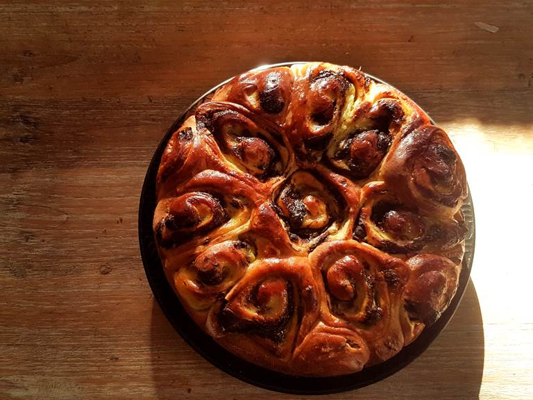 Le petit déjeuner de Mamie, toujours avec des gâteaux faits maison !