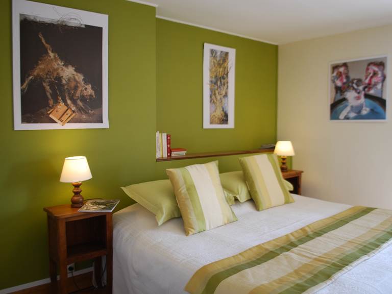 Chambre Paul Rebeyrolle chambre double lit de 1,80m x 2,00m au Ranch des Lacs