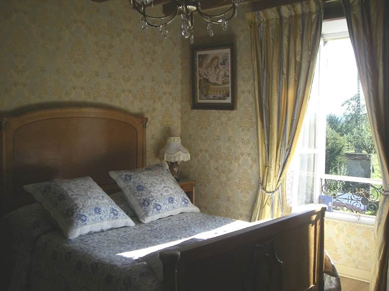 Chambre double avec SDB vue jardin plus sud