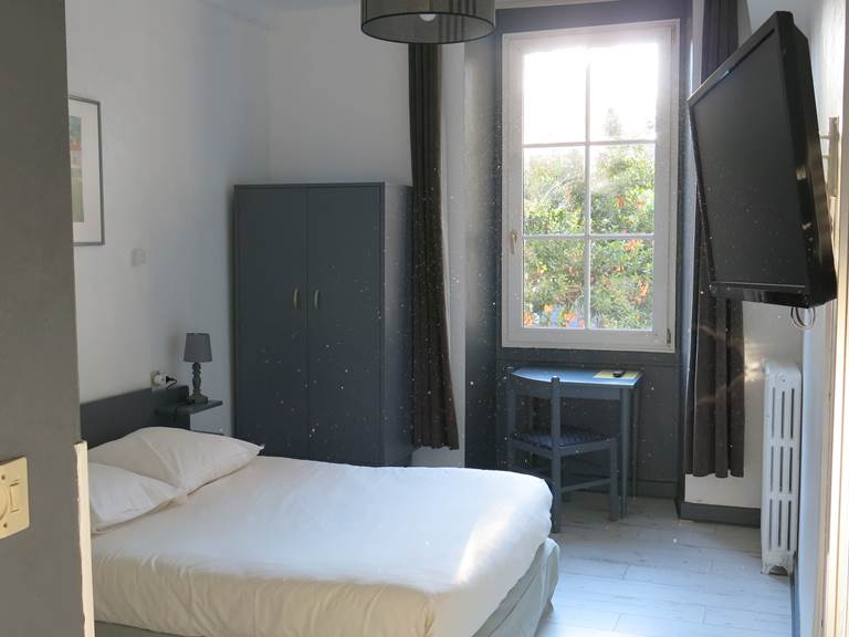 chambre avec vue jardin