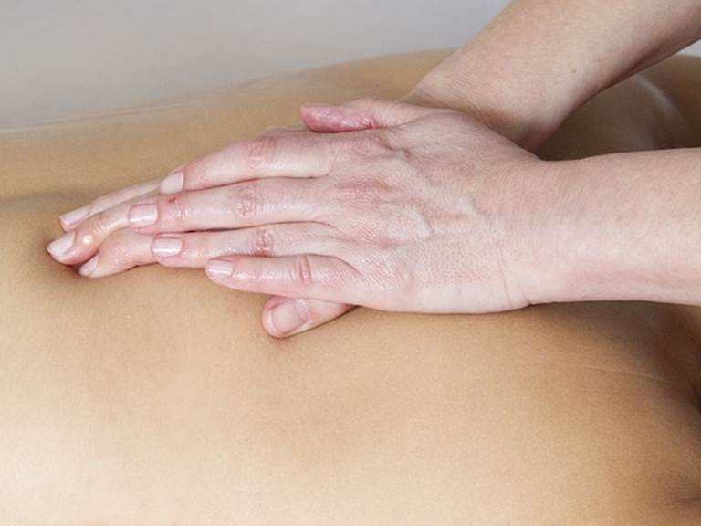 massage relaxant aux huiles essentielles