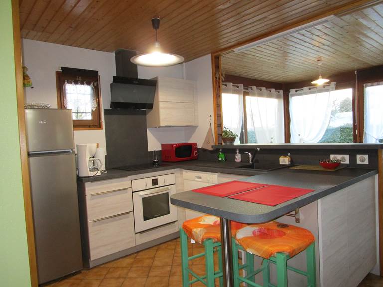 Gîte Les rosiers, coin cuisine, à Arnac-La-Poste en Haute-Vienne, Nouvelle Aquitaine