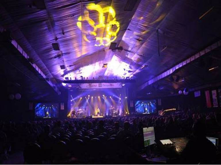 festival-de-la-chanson-de-saint-ambroise-spectacle