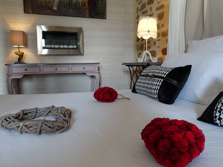 Chambre Calisson, un moment romantique au coin du feu