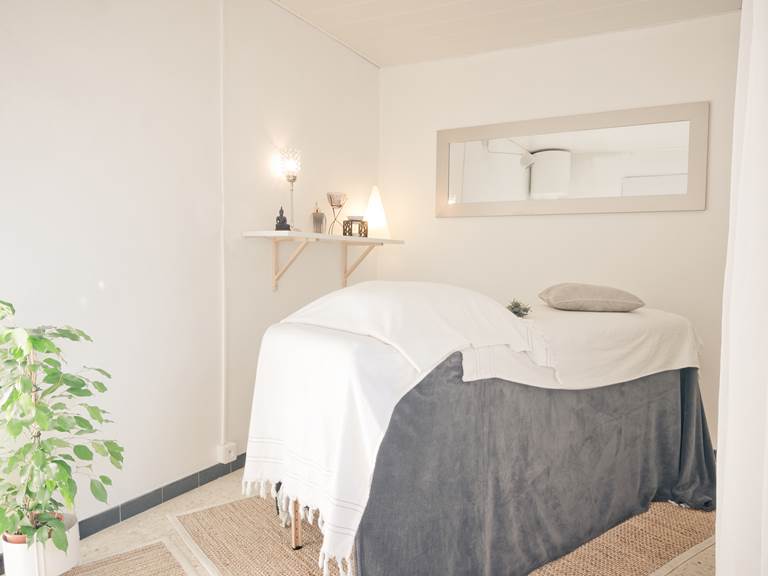 Atelier Soins de l'Alba St Cyprien, table de massage
