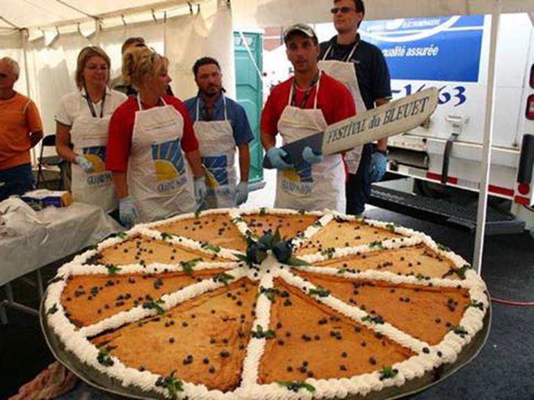 festival-du-bleuet-de-dolbeau-mistassini-tarte-geante