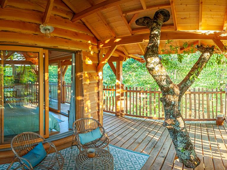 Grande terrasse de la Petite Cabane perchée INYAQAB Cause de Clérans Dordogne Périgord