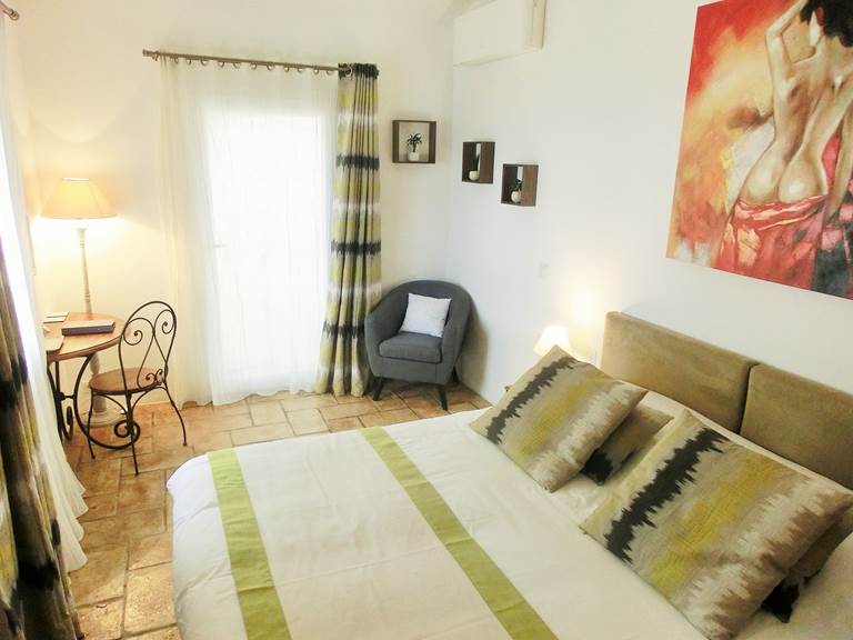 Chambre double Portissol en rez de jardin aperçu mer à Bandol dans le Var