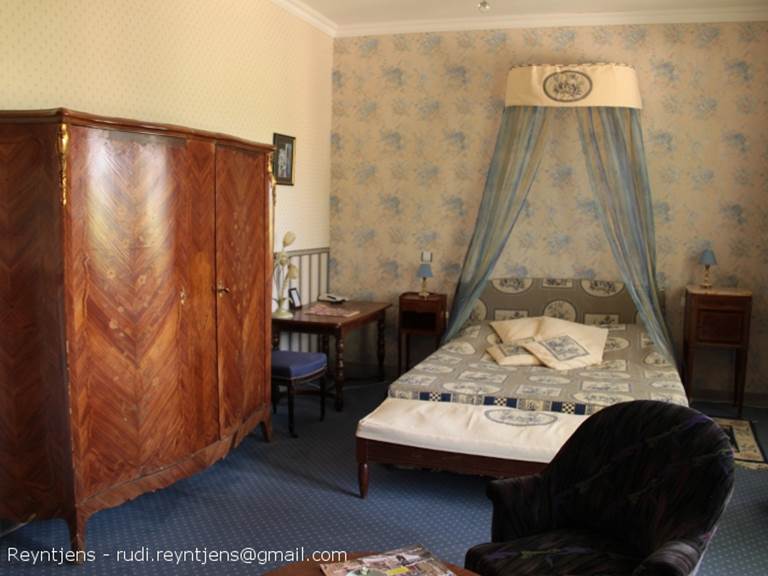 CHAMBRE LOUIS XVI A L ANNEXE