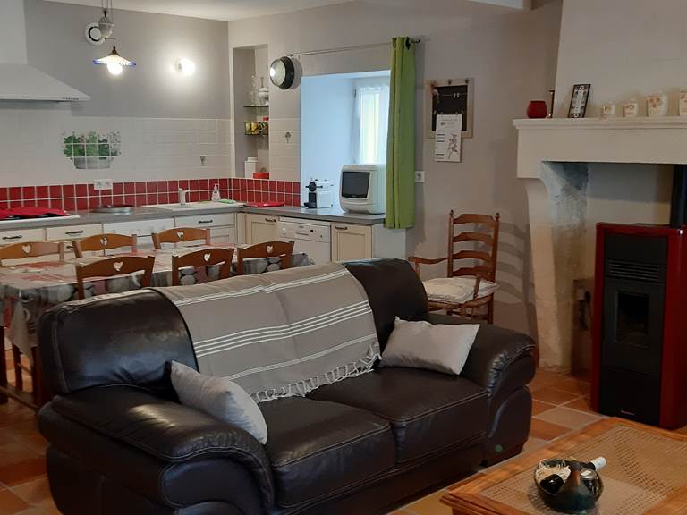 Moulin de Montizeau - gite - maison du meunier - séjour - cuisine