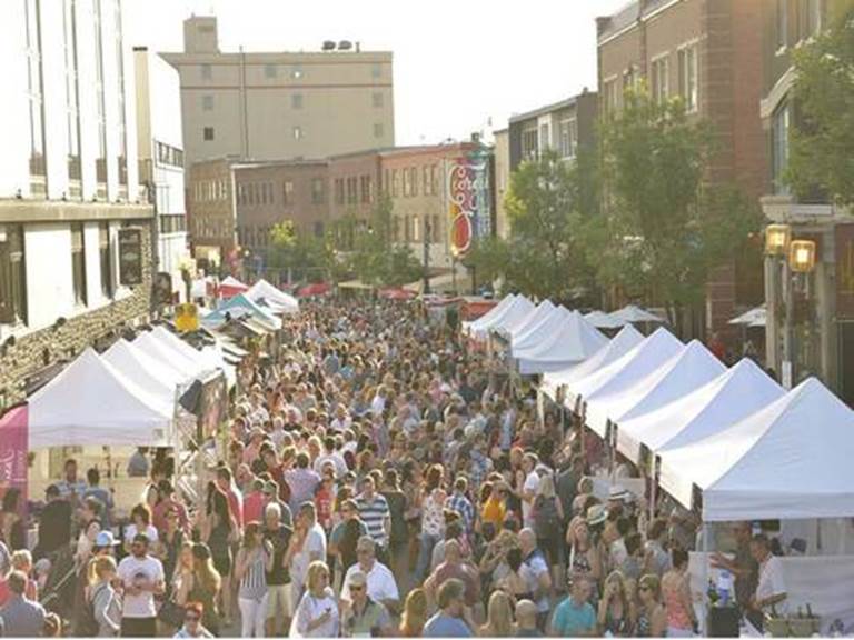 festival-des-vins-de-saguenay-foule