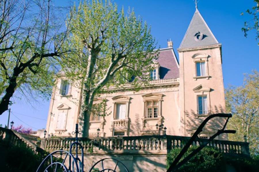 table-gourmande-le-mogador-du-chateau-du-martinet-vue-exterieure-10617